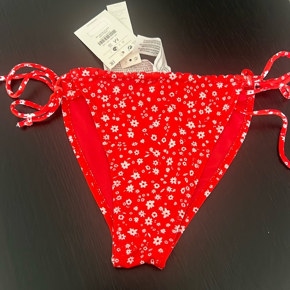 NWT * Bershka Red * White Swim Bottom Size Médium